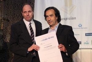 Mariano Mohadeb, secretario de Medios de Buenos Aires, recibió en representación de la gobernadora Vidal, el premio a la comunicadora del año de manos de Diego Dillenberger